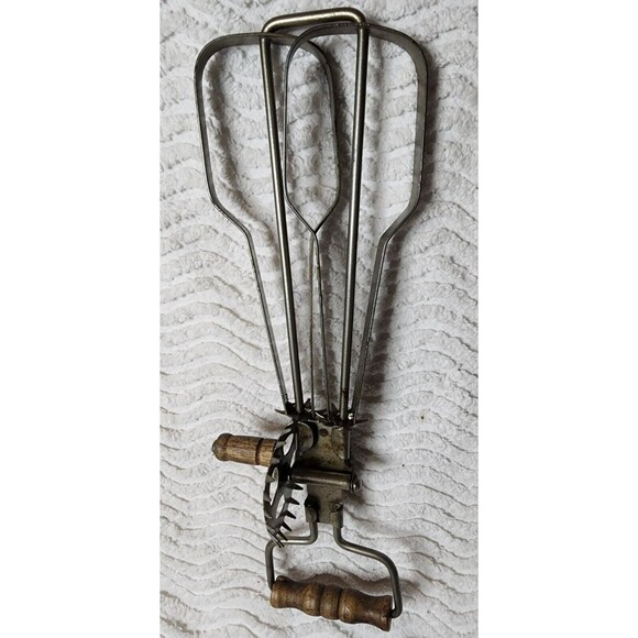 COOL Hanging Metal & Wood Vintage HAND MIXER Rustic Decor VguC - Picture 2 of 7